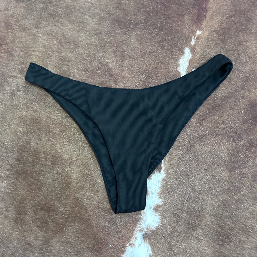 black bottoms